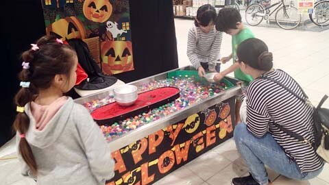 ハロウィン縁日スーパーボールすくい画像
