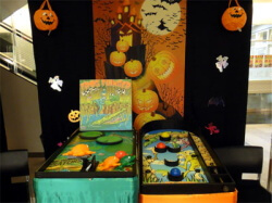 ハロウィン縁日装飾ジャンピングフロッグ＆モンキーピンボール画像