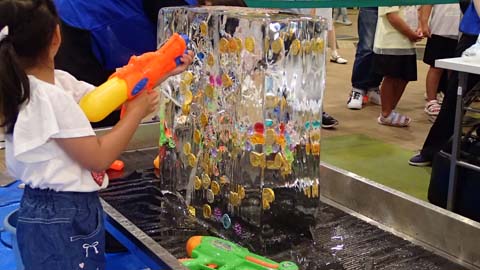 氷に閉じ込めたお宝をゲットするイベント画像