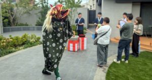 餅つき大会で獅子舞演舞画像