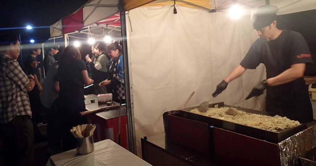 焼きそば屋台の画像